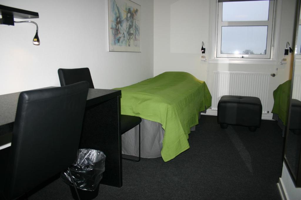 Hostel Stoberiet Svendborg Zewnętrze zdjęcie A treatment room at a medical practice