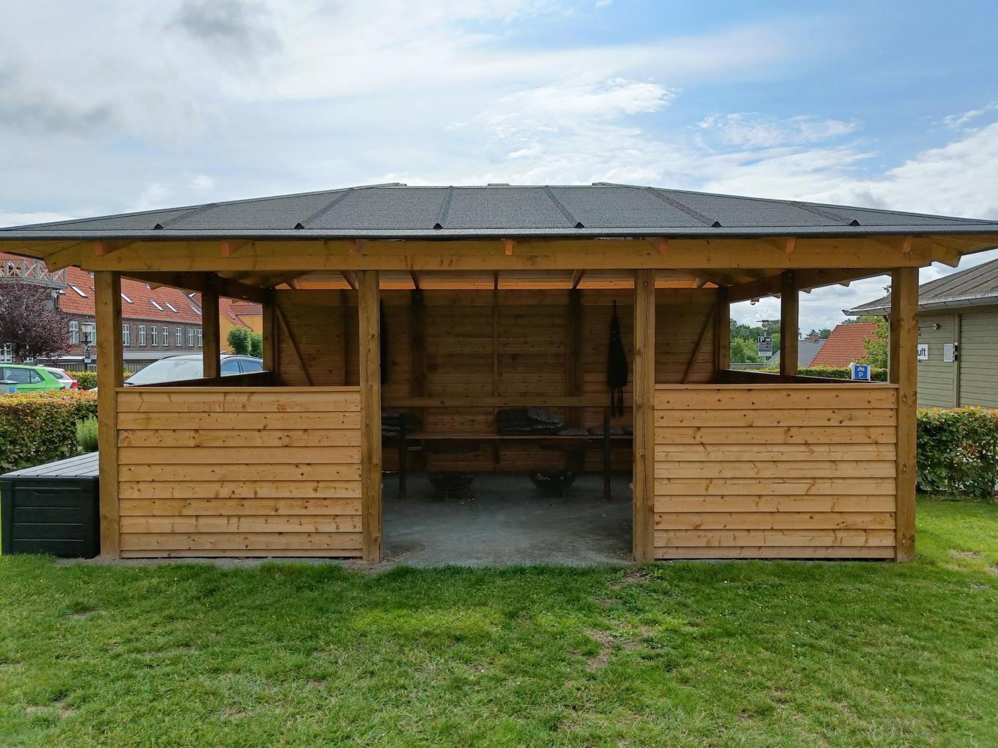 Hostel Stoberiet Svendborg Zewnętrze zdjęcie A wooden gazebo