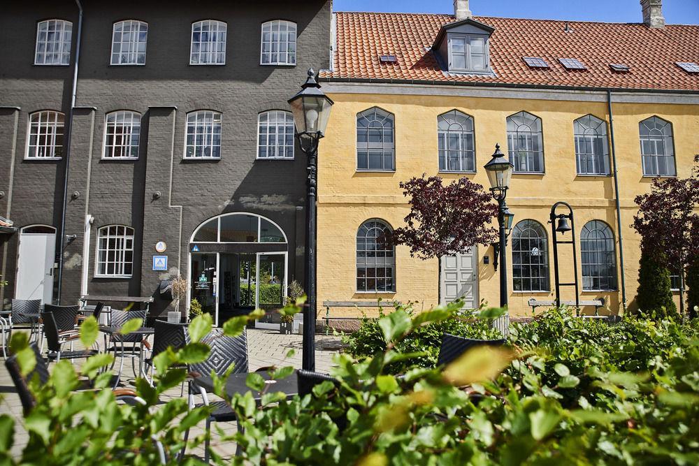 Hostel Stoberiet Svendborg Zewnętrze zdjęcie The Yellow House