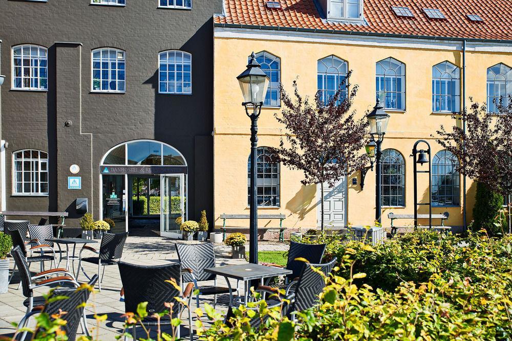Hostel Stoberiet Svendborg Zewnętrze zdjęcie The former town hall of Sønderborg